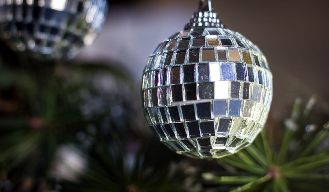 The Perfect New Year’s Party Celebration Decor: Disco Ball Cups