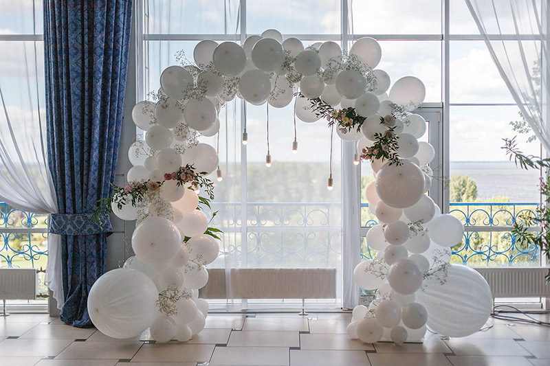 Where to Buy a Balloon Arch Kit. Impressive DIY Party Decorations